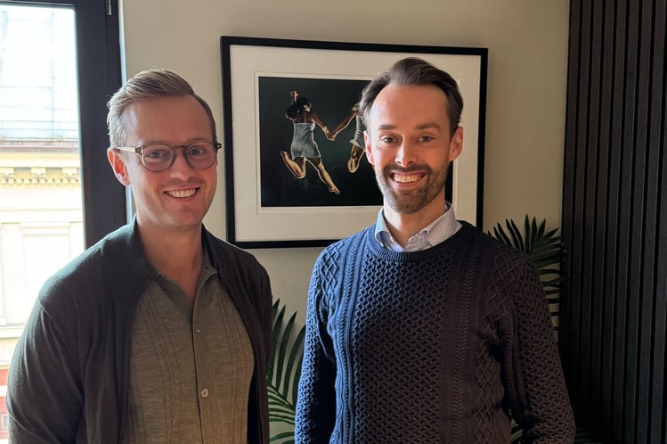 Daglig leder i Adaptic, Mathias, og daglig leder i Å Insite, Kristian Vennemoe, jobber sammen for å finne gode løsninger for eksisterende kunder og partnere.